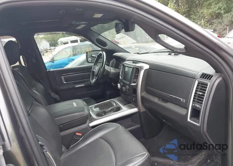 2018 Ram 1500 Limited 4X4 5'7 Box z USA, uszkodzony, nr VIN 1C6RR7PTXJS182194